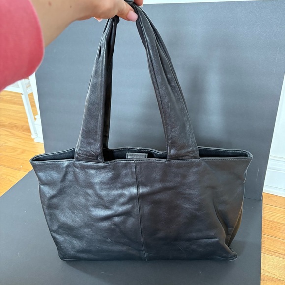 Vince Camuto Sleek Black Large‎ Leather Tote Shoulder Bag Career Office Laptop - Picture 2 of 16